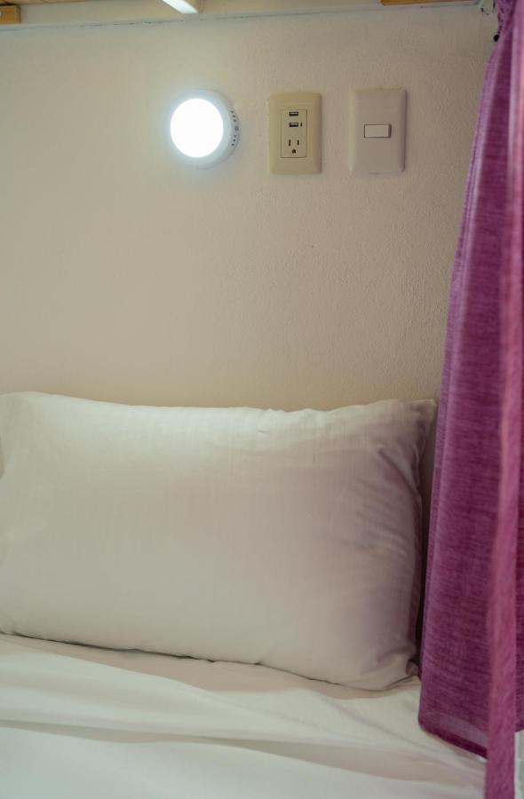 New Friends Hostel & Bar Adults Only バリャドリッド エクステリア 写真