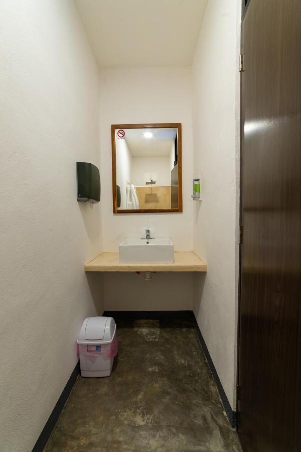 New Friends Hostel & Bar Adults Only バリャドリッド エクステリア 写真