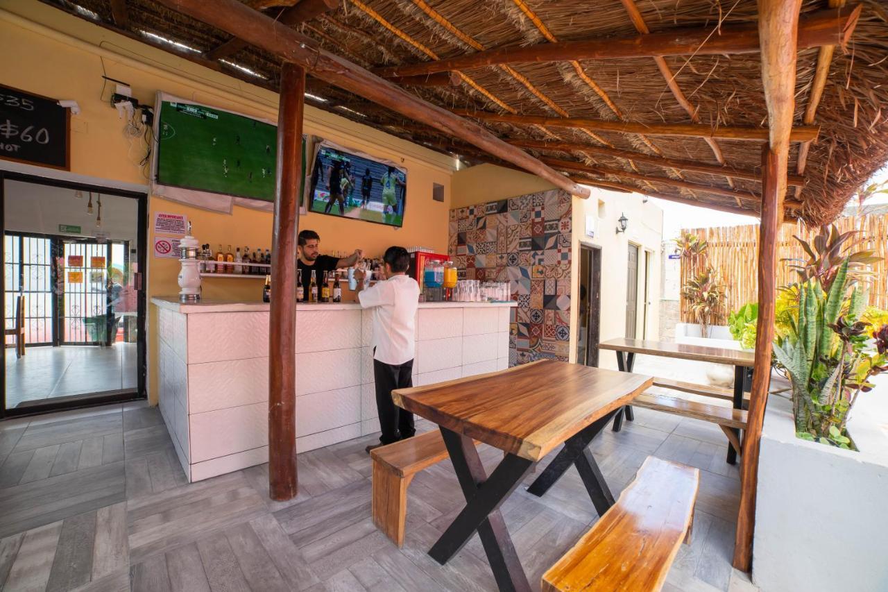 New Friends Hostel & Bar Adults Only バリャドリッド エクステリア 写真