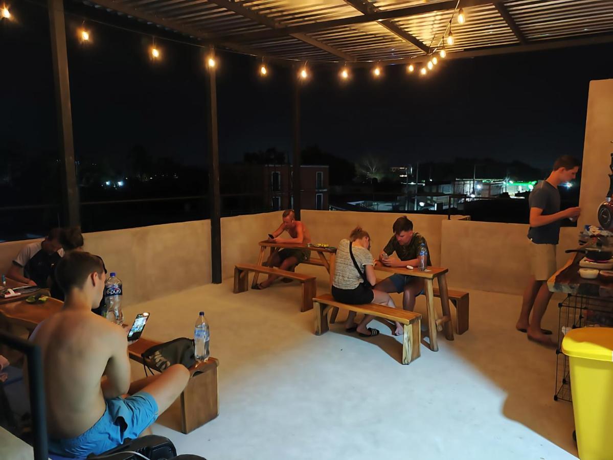 New Friends Hostel & Bar Adults Only バリャドリッド エクステリア 写真