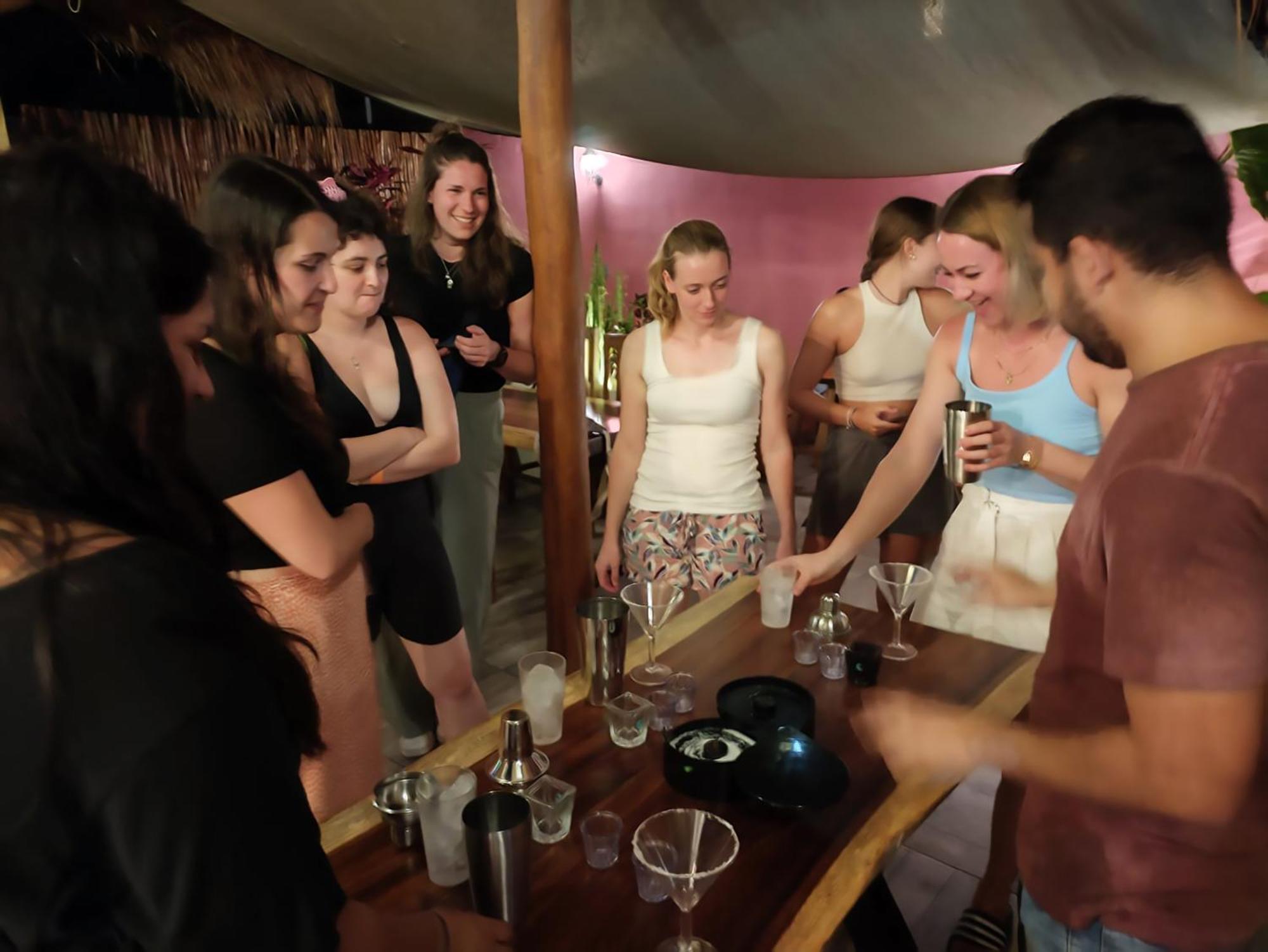New Friends Hostel & Bar Adults Only バリャドリッド エクステリア 写真