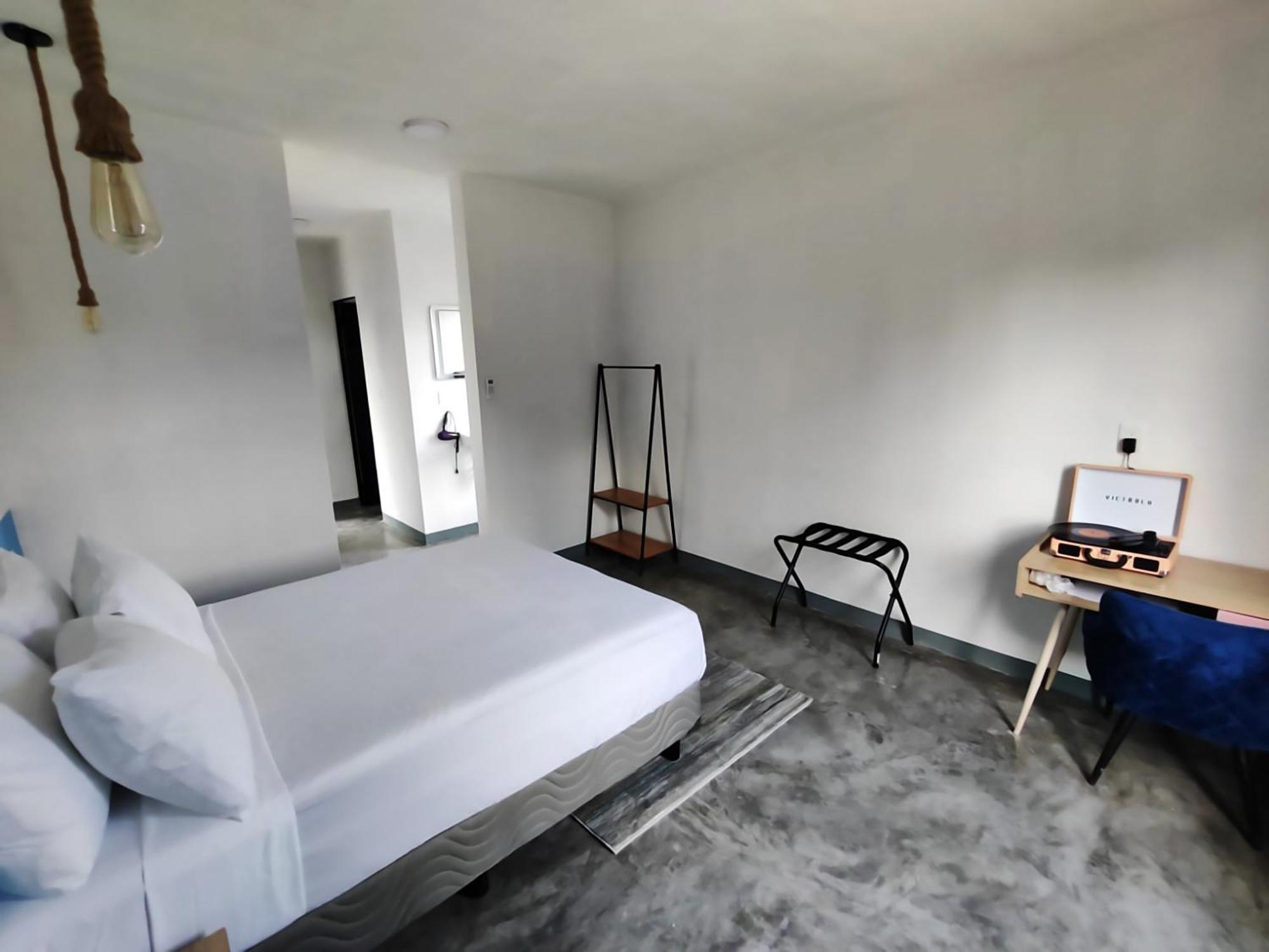 New Friends Hostel & Bar Adults Only バリャドリッド エクステリア 写真