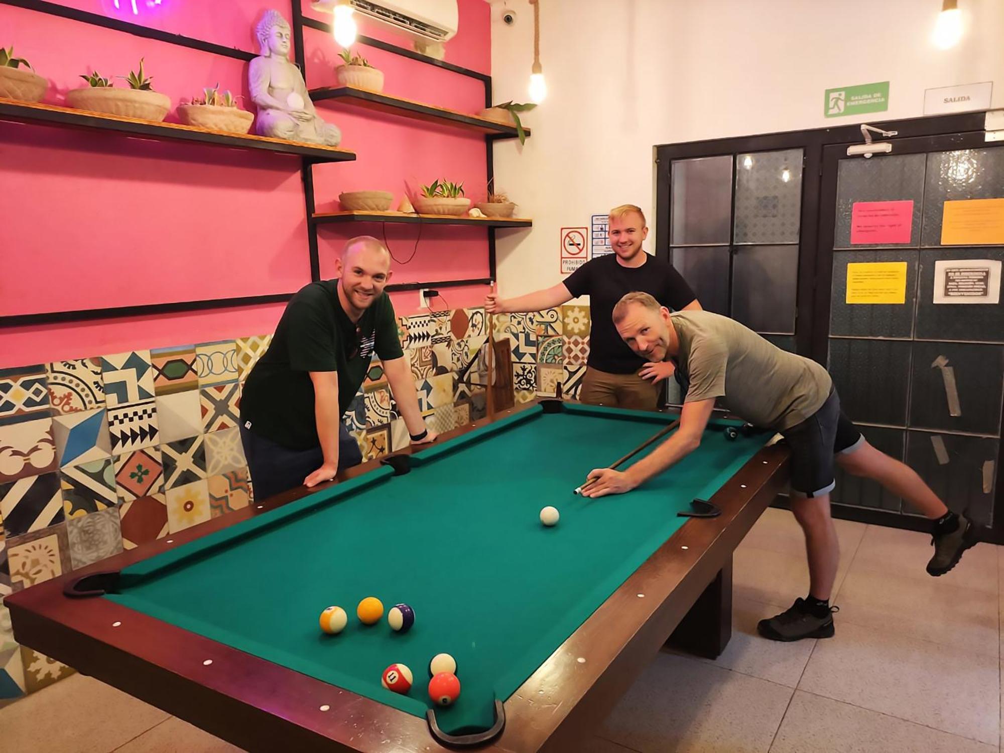 New Friends Hostel & Bar Adults Only バリャドリッド エクステリア 写真